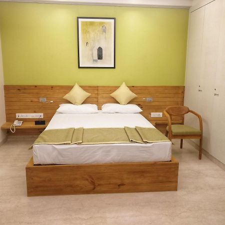 Arman, The Green B&B Нью-Дели Экстерьер фото